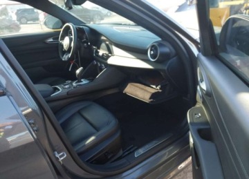 Alfa Romeo Giulia II 2023 Alfa Romeo Giulia ALFA ROMEO GIULIA TI AWD 2.0 Benzyna 284KM, zdjęcie 7