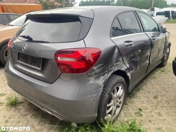 Mercedes Klasa A W176 Hatchback 5d Facelifting 180 122KM 2015 Mercedes-Benz Klasa A 1.6 Benzyna 122KM, zdjęcie 1