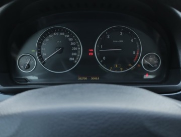 BMW Seria 5 F10-F11 Limuzyna 530d 245KM 2010 BMW 5 530d, 241 KM, Skóra, Navi, Xenon, Bi-Xenon, zdjęcie 10