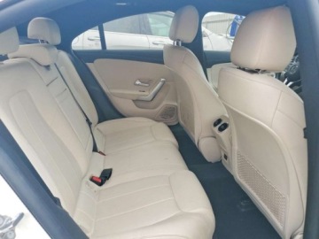 Mercedes CLA C118/X118 2022 Mercedes-Benz CLA 2022r. CLA 250, 2.0l, od ubezpieczalni 2.0 Benzyna 221KM, zdjęcie 8