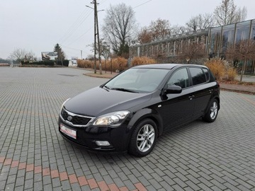 Kia Ceed I Hatchback 5d Facelifting 1.6 CRDi WGT 90KM 2011 Kia Cee'd 1.6CRDi 90KM 2011r. lift Klima TEMPOMAT, zdjęcie 2
