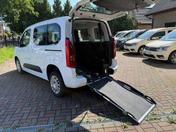 Opel Combo E Kombivan 1.5 Diesel 131KM 2021 Opel Combo niepełnosprawnych rampa inwalida 2021, zdjęcie 2