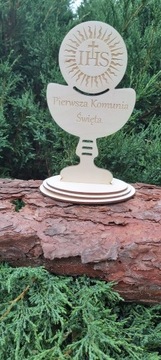 Чаша на столе – украшение ко Причастию.