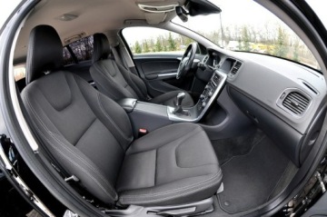 Volvo V60 I Kombi Facelifting 2.0 D2 DRIVE-E 120KM 2018 Volvo V60 2.0 D2 120KM Navi Led Climatronic Pdc, zdjęcie 7