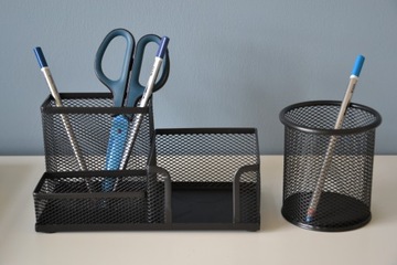 КРУЖКА ДЛЯ РУЧОК, металлическая настольная подставка, КВАДРАТНАЯ СЕТКА, ЧЕРНАЯ