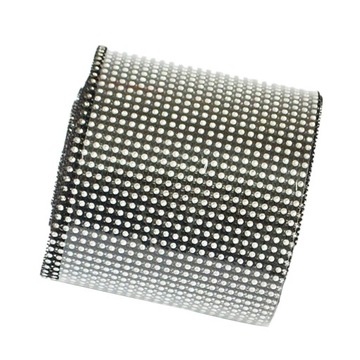 24 ряда по 10 метров ромбовидных блестящих крыс.