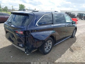 Toyota Sienna III 2021 Toyota Sienna xle, 2021r., 2.5L 2.5 Benzyna 245KM, zdjęcie 2