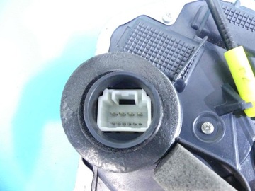 ZÁMEK PŘEDNÍ LEVÝ 10PIN SUZUKI KIZASHI EVROPA