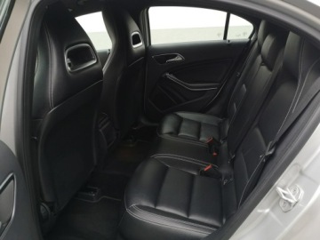 Mercedes Klasa A W176 Hatchback 5d Facelifting 180 122KM 2017 Mercedes A 180 1,6 16v 122KM Klimatronik Navigacja, zdjęcie 17
