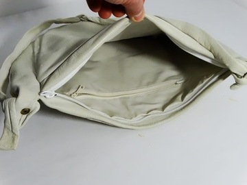 Белая кожаная сумочка, размер А4.