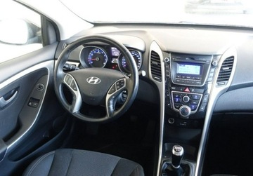 Hyundai i30 II Hatchback 5d 1.6 GDI 135KM 2015 Hyundai i30 1.6B 135KM Grzana kierownica i, zdjęcie 21