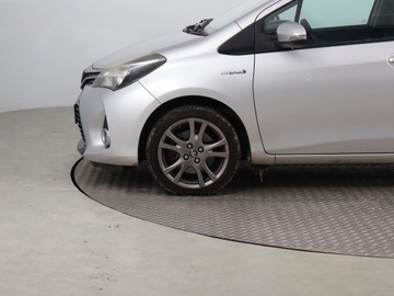 Toyota Yaris III Hatchback 5d Facelifting Hybrid 100KM 2015 Toyota Yaris 1.5 Hybrid, 1. Właściciel, zdjęcie 13