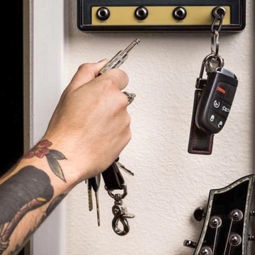 РУЧКА-ВЕШАЛКА ДЛЯ КЛЮЧЕВОГО ШКАФА MARSHALL JCM 800