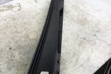 LIŠTA ZHRNUJÍCÍ ZADNÍCH PRAVÝCH DVEŘE VW TOURAN (1T3) 1T0839890 1.6L