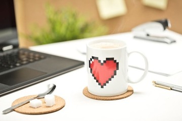 ВОЛШЕБНАЯ КРУЖКА ПИКСЕЛЬНОЕ СЕРДЦЕ ДЕНЬ ВАЛЕНТИНА