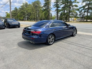 Mercedes Klasa E W213 2021 Mercedes-Benz Klasa E 2021 MERCEDES-BENZ E 350 4MATIC 2.0 Benzyna 250KM, zdjęcie 2