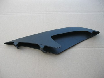 LIŠTA LEVÝ BOČNÍ NÁRAZNÍKU PŘEDNÍ PORSCHE MACAN