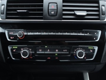 BMW Seria 1 F20-F21 Hatchback 5d Facelifting 2015 116i 109KM 2015 BMW 1 116i, Klima, Tempomat, Parktronic, zdjęcie 11