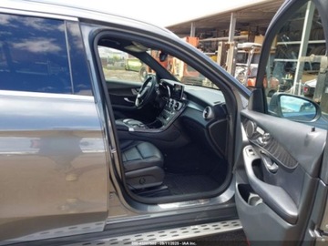 Mercedes GLC C253 2018 Mercedes-Benz GLC 300 2018 2.0l 2.0 Benzyna 241KM, zdjęcie 9