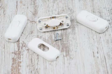 Белый проходной выключатель для лофт-светильника DIY