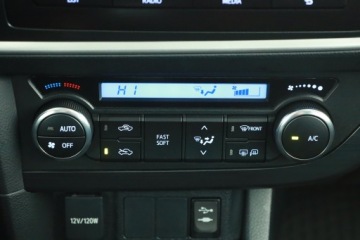 Toyota Auris II Touring Sports 1.3 Dual VVT-i 100 99KM 2014 Toyota Auris 1.3 Dual VVT-i, Salon Polska, Klima, zdjęcie 10