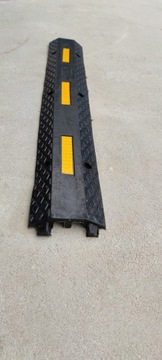 Защитный порог для кабелей