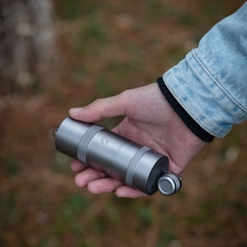 Ручная мясорубка из нержавеющей стали.