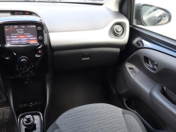 Citroen C1 II Hatchback 5d 1.0 VTi 68KM 2017 Citroen C1 1.0 VTi, Automat, Klima, zdjęcie 7