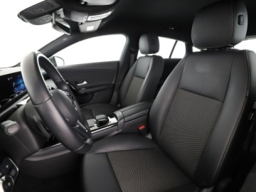 Mercedes CLA C118/X118 2019 Mercedes CLA 180 automat full LED półskóra navi, zdjęcie 12