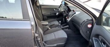 Kia Ceed I SW Facelifting 1.6 DOHC CVVT 126KM 2010 Kia Ceed 1.6 125 KM bezwypadkowa klimatronic szyberdach 1.6 Benzyna 125KM, zdjęcie 17