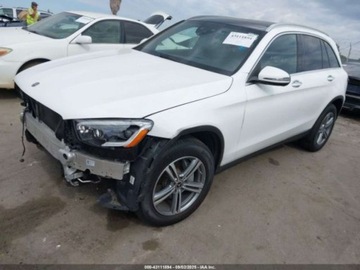 Mercedes GLC C253 2021 Mercedes-Benz GLC 300 2021 2.0l 2.0 Benzyna 255KM, zdjęcie 1