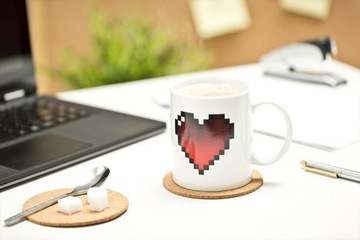 Пиксельная кружка в форме сердца