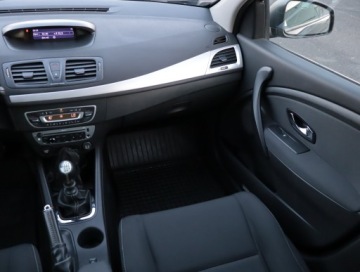 Renault Megane III Grandtour Facelifting 2013 1.6 16V 110KM 2013 Renault Megane 1.6 16V, Salon Polska, Serwis ASO, zdjęcie 7