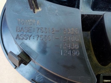 TOYOTA AURIS 07R. RAV 4 12R. ZNAK PŘEDNÍ