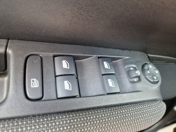 Citroen C3 Aircross  I Crossover Facelifting 1.2 PureTech 110KM 2023 Citroen C3 Aircross 1.2 Aircross Ledy Navigacja, zdjęcie 32