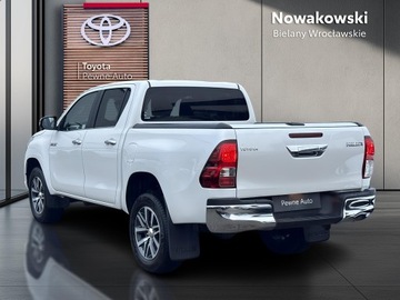 Toyota Hilux VIII Podwójna kabina 2.4 D-4D 150KM 2020 Toyota Hilux 2.4 D-4D Double Cab SR5 4x4 2.4 D-4D, zdjęcie 2