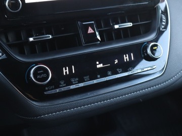 Toyota Corolla XII 2021 Toyota Corolla 2.0 Hybrid, Salon Polska, zdjęcie 15