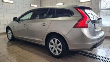 Volvo V60 I Kombi 2.4 D5 215KM 2011 Volvo V60 2,4 D5 215KM AWD 267tys.km, automat, navi, tempomat, sewisowany, zdjęcie 3