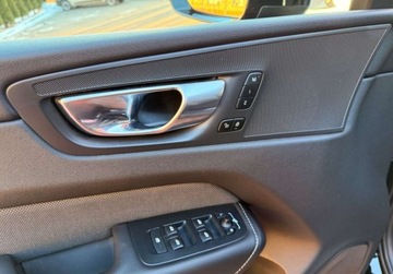 Volvo XC60 II Crossover D4 190KM 2020 Volvo XC 60 R DESIGN 2.0D4 190ps 6Biegow AWD4x4 Kamera FullLed Bezwypadkow, zdjęcie 30