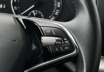 Skoda Octavia IV Liftback 1.5 TSI EVO 150KM 2022 Skoda Octavia Reflektory LED Kamera Keyless Lane Assist Salon PL FVAT, zdjęcie 19