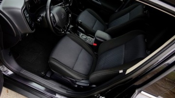 Mitsubishi Outlander III SUV Facelifting 2015 2.0 MIVEC 150KM 2016 outlander.. Kamera.. Ledy .. Nawigacja.. 2 x Koła .. 2 x PDC .. Klimatronik, zdjęcie 3