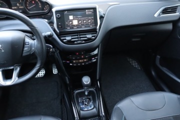 Peugeot 2008 I SUV Facelifting 1.2 PureTech 110KM 2017 Peugeot 2008 1.2 PureTech, Automat, Skóra, Navi, zdjęcie 7