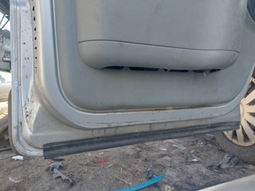 DVEŘE KOMPLETNÍ LEVÝ PŘEDNÍ OPEL VIVARO A L147