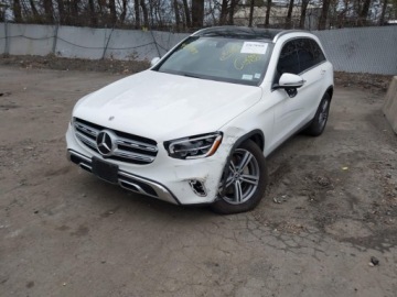 Mercedes GLC C253 2021 Mercedes-Benz GLC 2021 MERCEDES-BENZ GLC 300 4MATIC SUV 2.0 Benzyna 255KM, zdjęcie 2