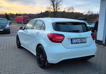 Mercedes Klasa A W176 Hatchback 5d Facelifting 180 122KM 2016 Mercedes-Benz Klasa A 1,6 Ben 122 km AMG 6 -biegow 1.6 Benzyna 122KM, zdjęcie 21