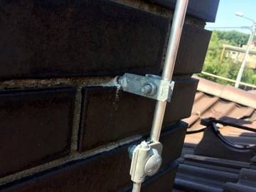 Uchwyt Odgromowy Podpora Zwodu Drutu Do Ściany Komina 5 cm ANTRACYT Ocynk