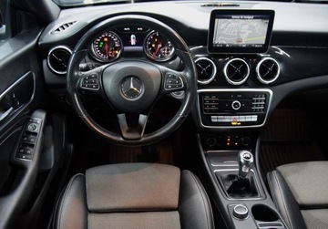 Mercedes CLA C117 Shooting Brake Facelifting 1.6 180 122KM 2018 Mercedes-Benz CLA 1.6 benzyna _ 122 KM _ 1.6 Benzyna 122KM, zdjęcie 21