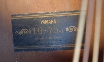 Винтажная акустическая гитара YAMAHA FG-75 — фолк-гитара 1970-х годов.