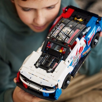 LEGO TECHNIC NASCAR CHEVROLET CAMARO ZL1 РАЛЛИНЫЙ АВТОМОБИЛЬ ОТКРЫВАЮЩИЙСЯ КАПОТ ДВИГАТЕЛЬ V8