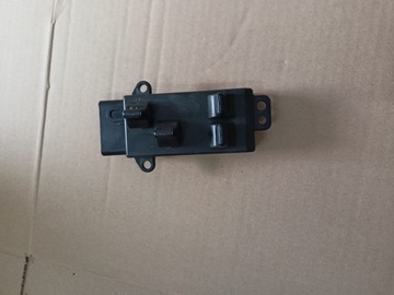#04685780AB# PŘEPÍNAČ OTEVÍRÁNÍ OKNO CHRYSLER VOYAGER IV PANEL